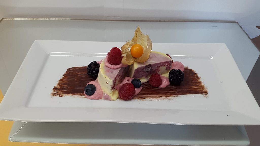 Brombeerparfait